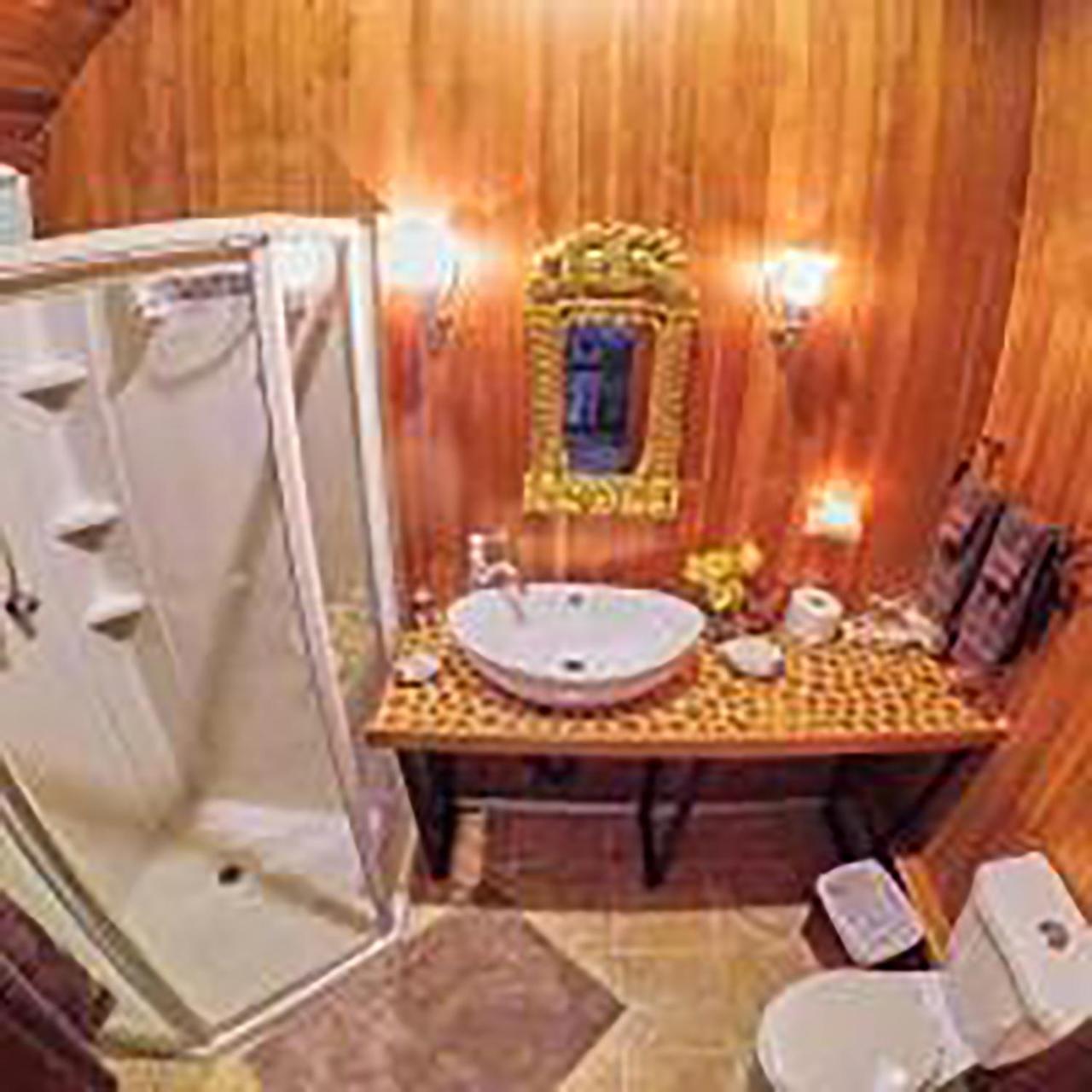 فندق Wedgwood Manor And Glamping Retreat Crawford Bay المظهر الخارجي الصورة