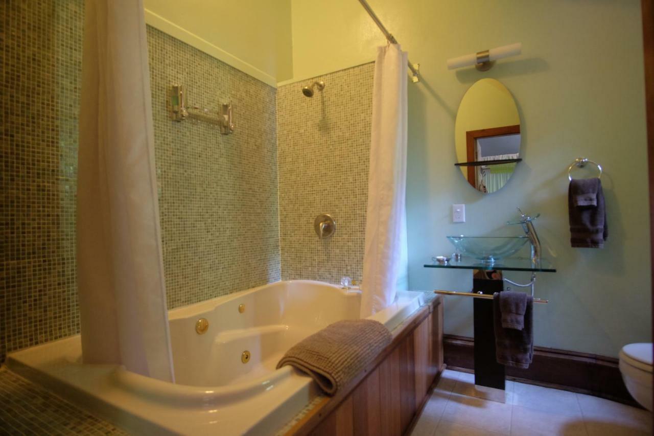 فندق Wedgwood Manor And Glamping Retreat Crawford Bay المظهر الخارجي الصورة